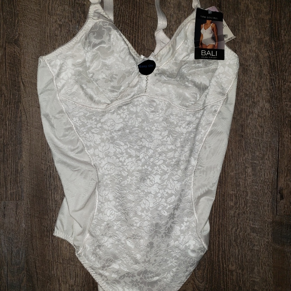 Bali Firm Control Body Shaper. Size 40D